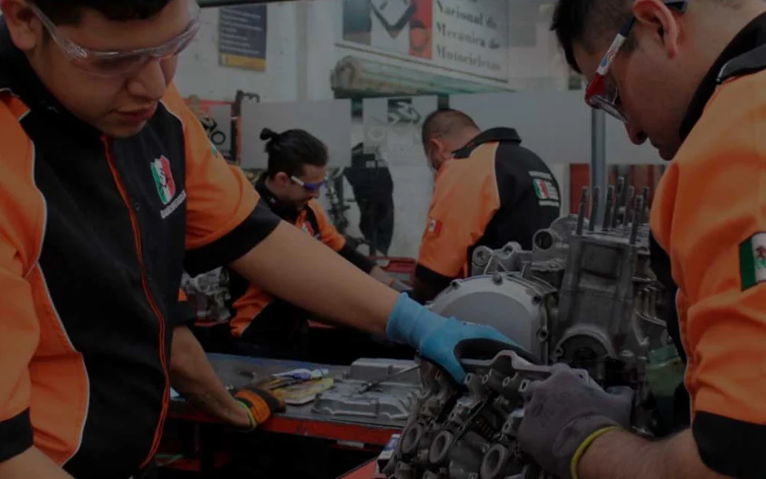 ¿Qué ofrece una escuela de mecánica de motocicletas?