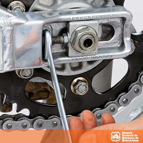 Ajuste cadena de moto